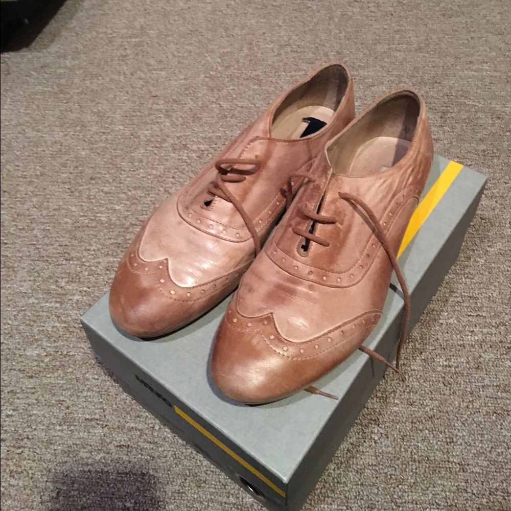 Size 40 Manas Shoe